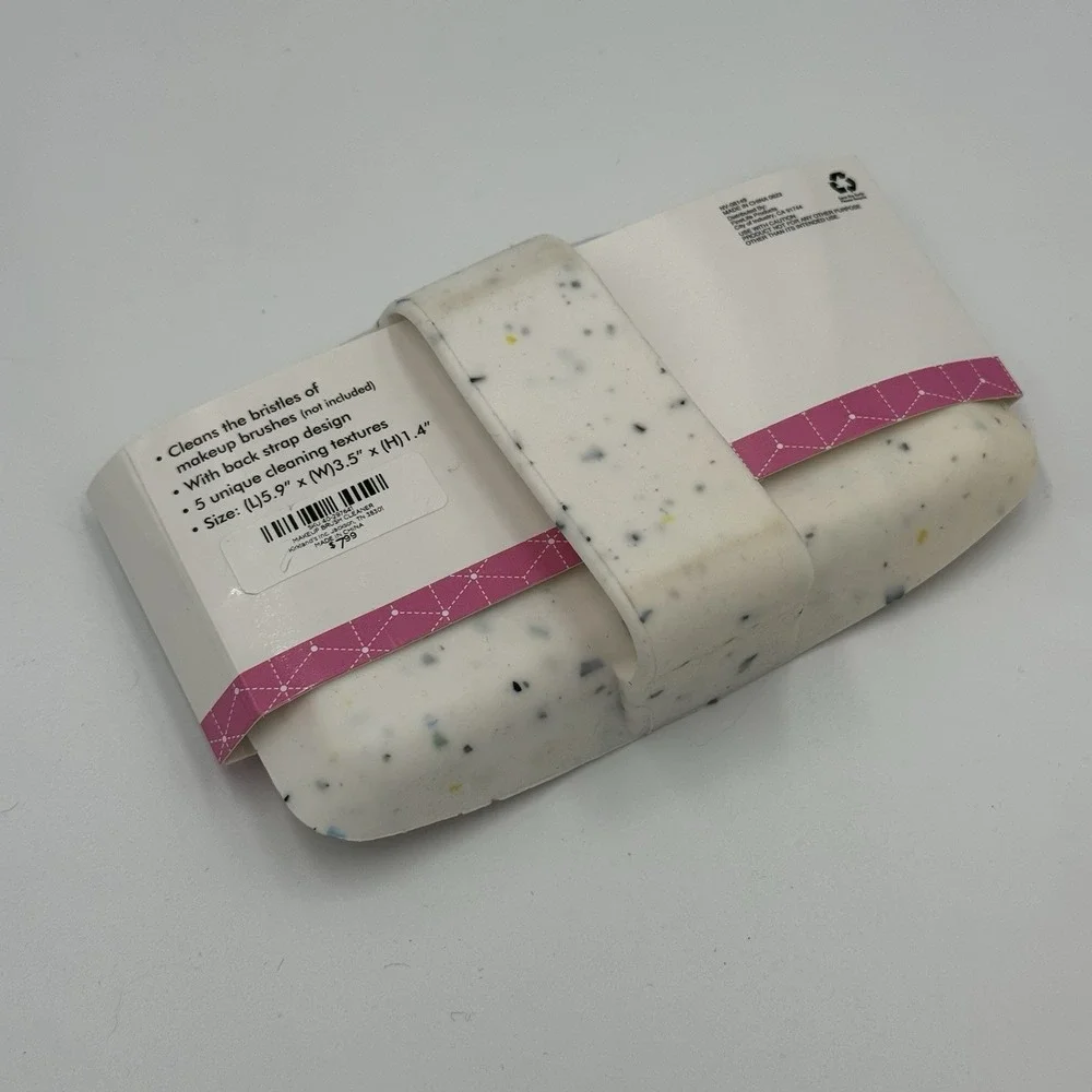NWT Handheld‎ Silicone Make Up Brush Cleaning Mat